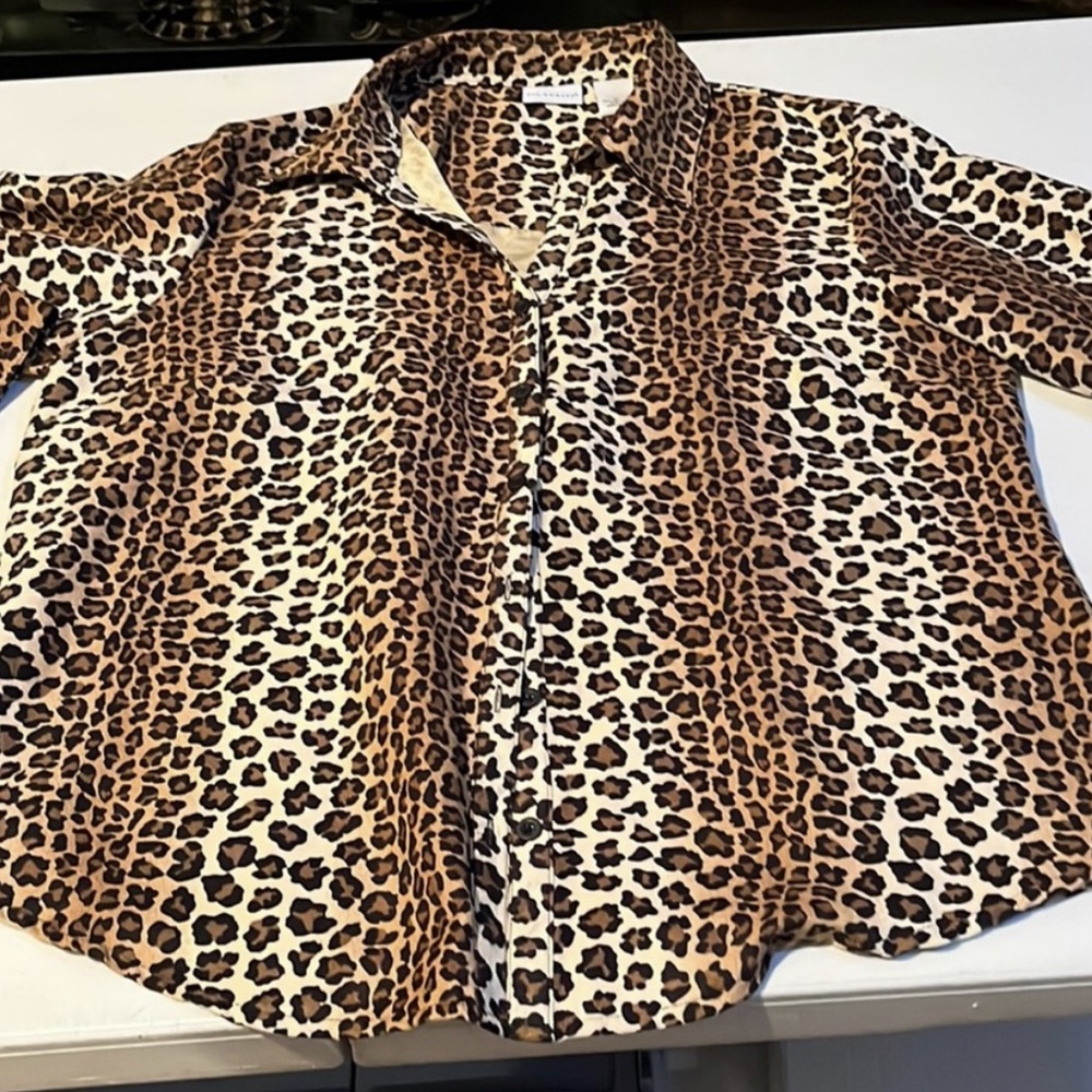 Kim Rogers X-Large animal print button down top soft sueded fabric like new
